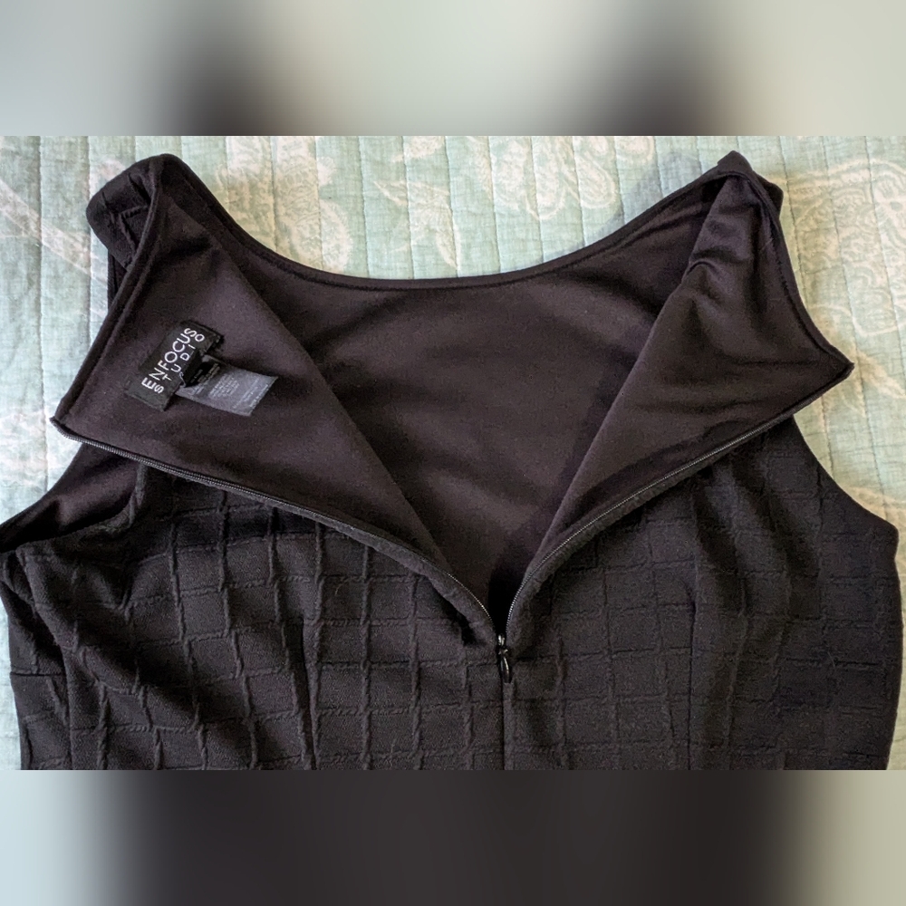 Enfocus Studio Elegant Black Textured Sleeveless Dress. Size 8. - Picture 8 of 9